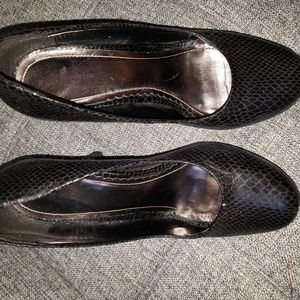 Avenue Black Snakeskin Pumps